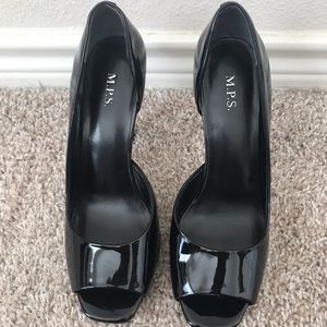Black patent leather open toed heels